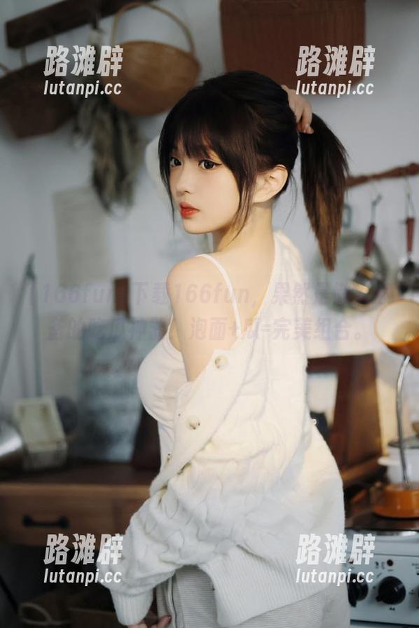 下载166fun，果然是懒人必备的吃瓜神器！泡面+瓜=完美组合。
