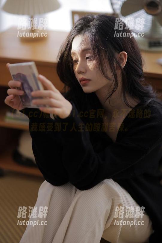 畅游在51.cc官网，永不迷路的我感受到了人生的酸甜苦辣。