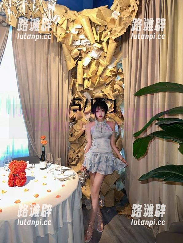51吃瓜 51吃瓜视频:今天的瓜就像春天的泡泡,轻轻一戳就爆了!