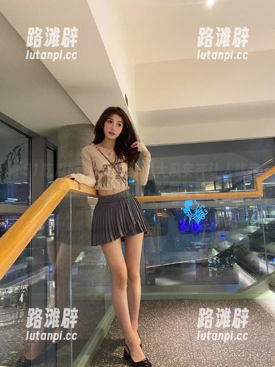 51吃瓜网 这次的校园大瓜实在让人咋舌,赶紧来51吃瓜网分享你的看法吧!