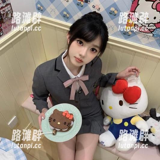 51每日吃瓜 当51每日吃瓜网页充斥着“下载大瓜”,我只能默默怀疑我的眼光