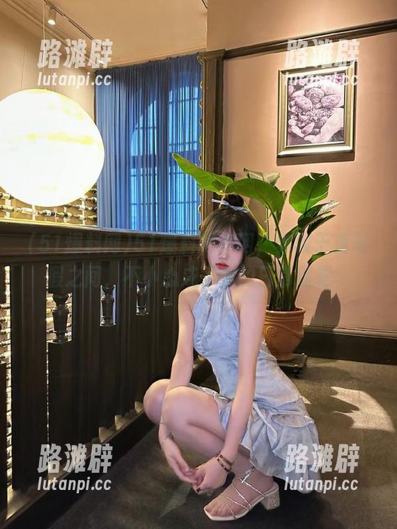 51爆料网官网，穿梭于真与假之间，不小心成了我的日常迷雾。