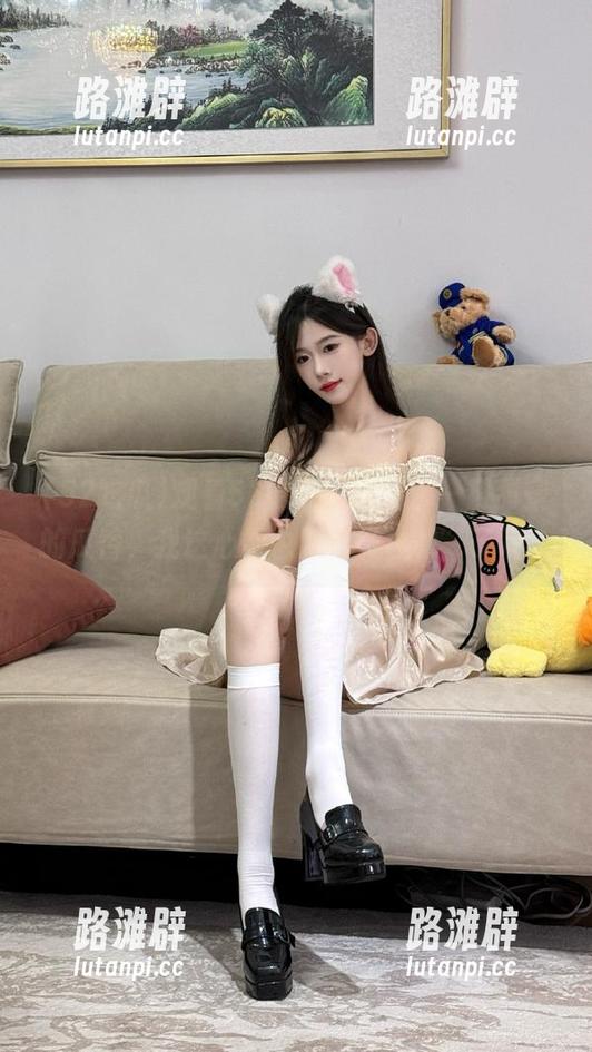 观看52吃瓜，感受那一口甜蜜的瓜香，我这心情也跟着“甘露”了呢。