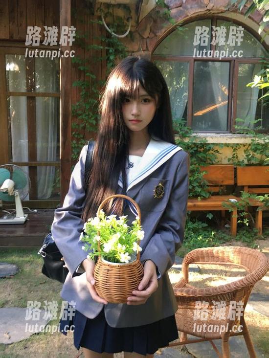 中午瓜田撩心情！快下载91吃瓜，轻松获取热辣瓜闻！