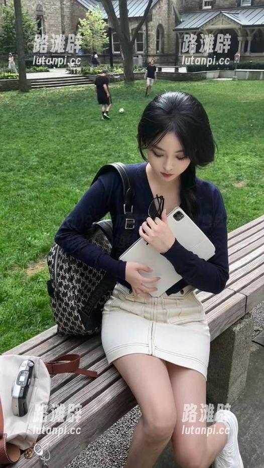 91吃瓜网发出来的消息总是让人站在审视的边缘，有趣又无奈。