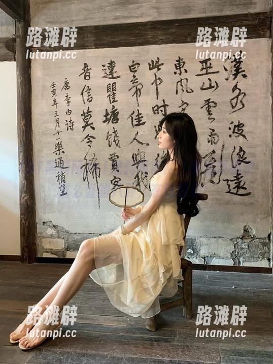 91黑料网官网，葱油饼都没那么香的八卦，在这等你！