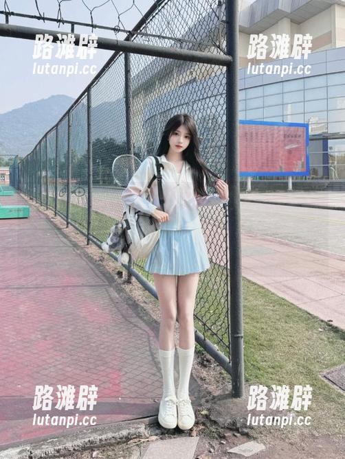 91黑料网在线每一条动态，像在拍照似的，猛地一闪而过，总忍不住点进去。