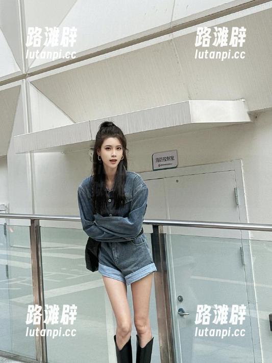 每次在ios的hlw155.ccm上看瓜，我的手指似乎也跟着感到热情洋溢…