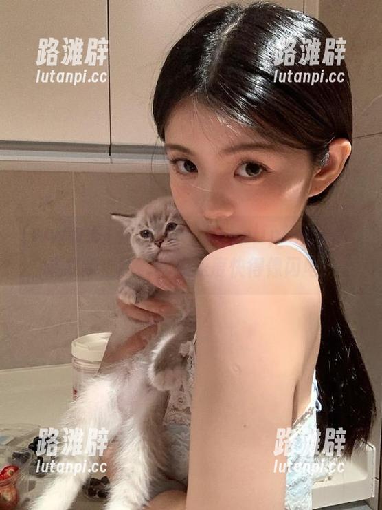 www.51 “www.51boliping.cn”苹果版上线,吃瓜速度快得像闪电!