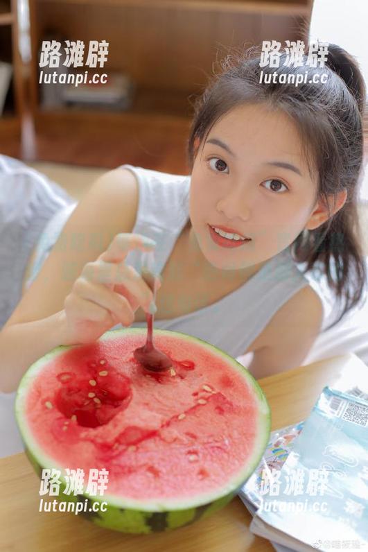 免费吃瓜 每次在“免费吃瓜”官网看热搜,脑海里总是响起“热闹都是别人家的”这句话。