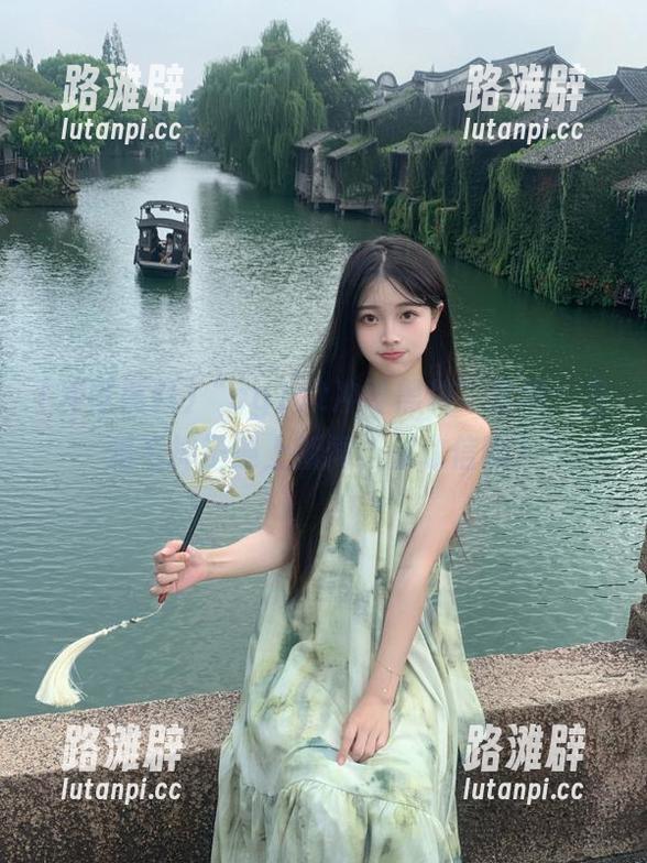 “cg1vt冲哥黑料”官网：当鸡毛掸子遇上新闻，你敢信吗？