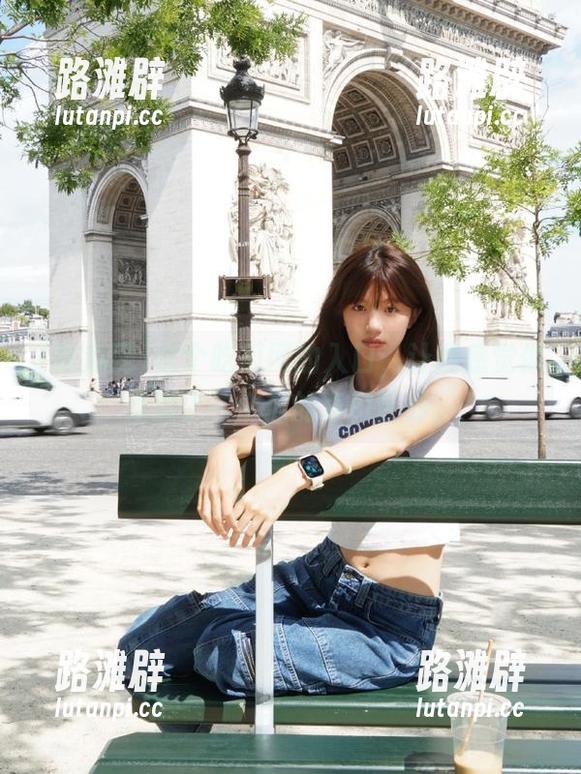 这个吃瓜网的入口，让我感觉像走进了一个瓜的奇幻世界。
