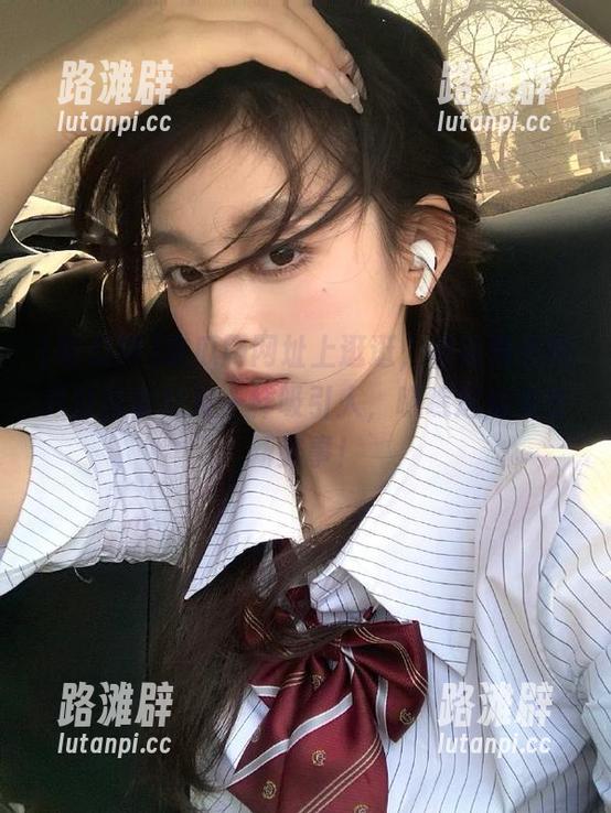 吃瓜网 吃瓜网网址上逛逛,最新热点的八卦就像花絮一样吸引人,瞧瞧这边有啥新鲜事!