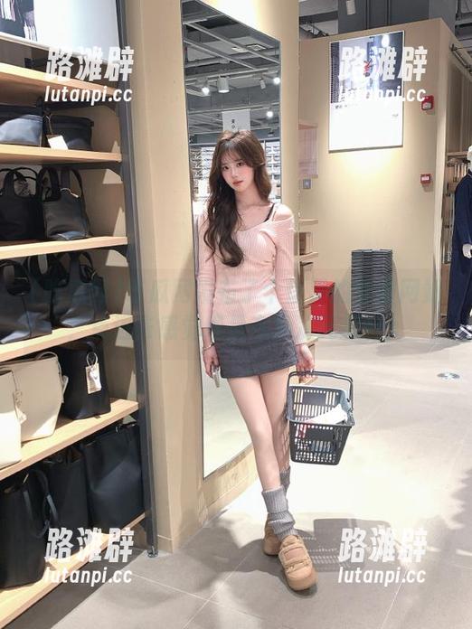 吃瓜网发布了个怪异的免费网站，点进去感觉像是在异次元旅行！