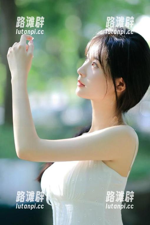 吃瓜网不打烊 吃瓜网不打烊zzzttt:发布的八卦总是比我早醒啊…