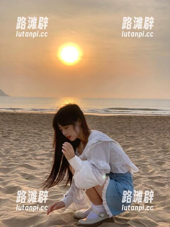 吃瓜网站又更新，摔！这免费入口要是能让我也吃到瓜就好了。