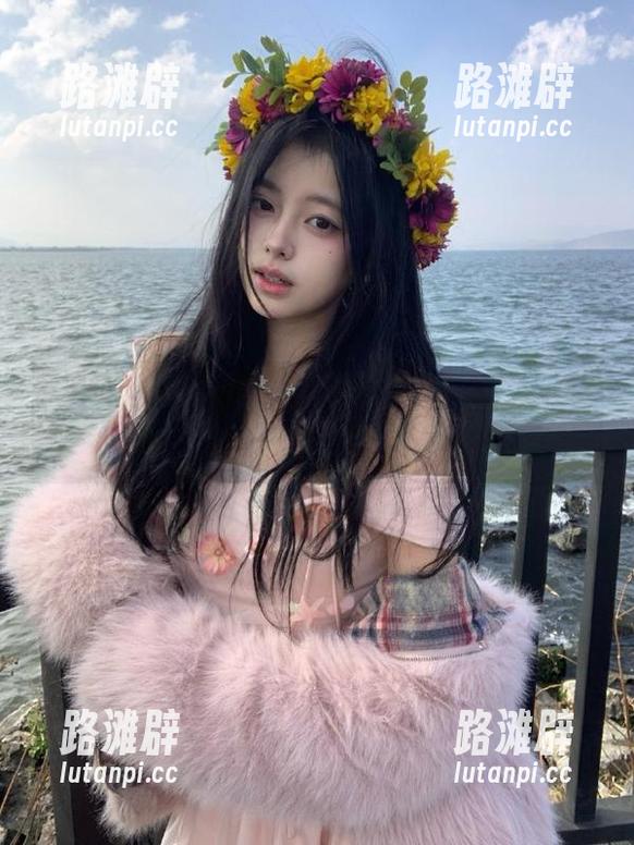 吃瓜黑料网官网：深夜档黑料大放送，连熬夜的我都忍不住想插嘴！