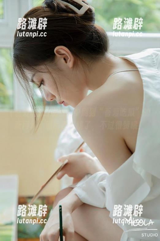 观看途中刷到“吾爱吃瓜”的新网址，眼睛都快瞎了，不过很赞哦！