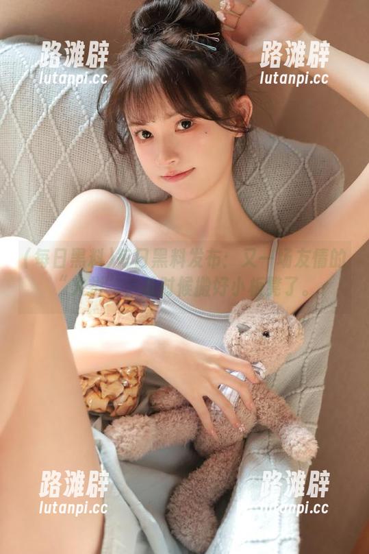 每日黑料发布：又一场友情的“火拼”，是时候搬好小板凳了。