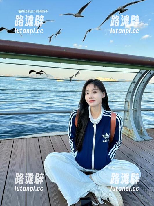 “网曝吃瓜”：在八卦的森林中，我们永不迷路