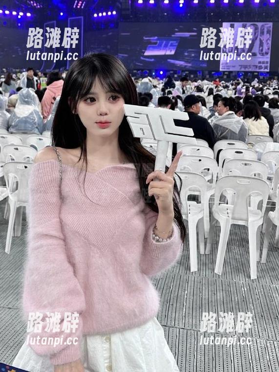 登录“网曝吃瓜”，瞬间被我的好奇心给炸开了…哇，这剧情…惊了！