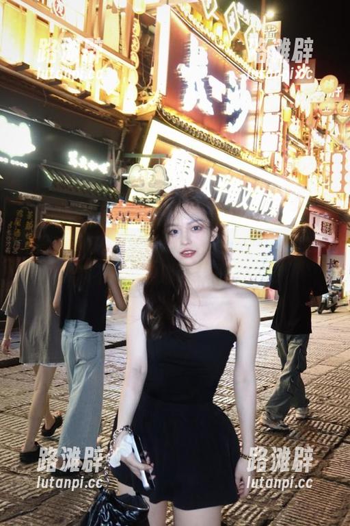 最新爆料手到擒来，快下载黑料不打烊，别让我一个人乐！