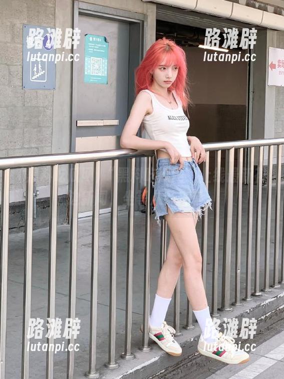 “黑料吃瓜网”上线最新花边新闻，坐等八卦来袭！