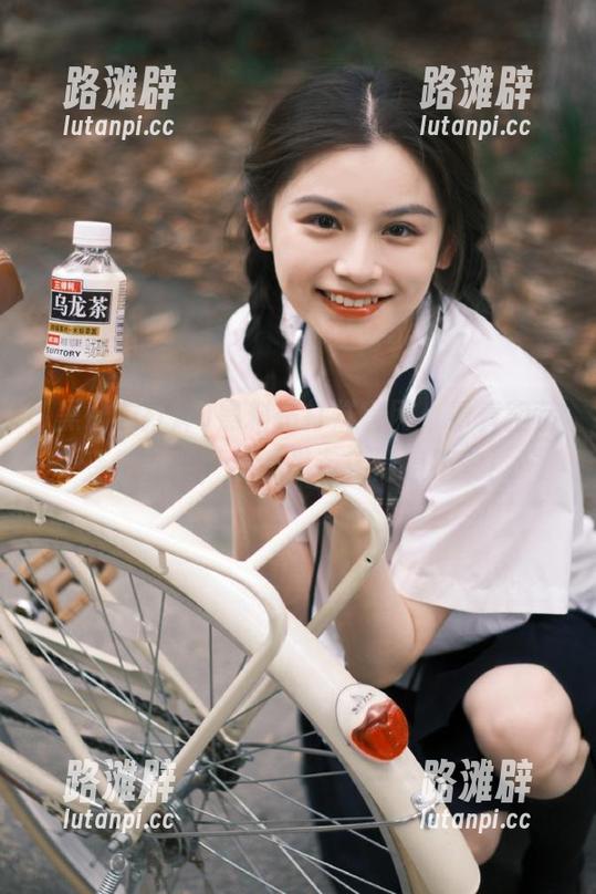 黑料布打烊官网，看着空荡荡的瓜架，我心里有种隐隐不安！