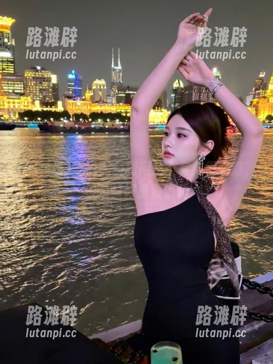 听说黑料榜网站上有料很震撼，但我只好慢慢消化