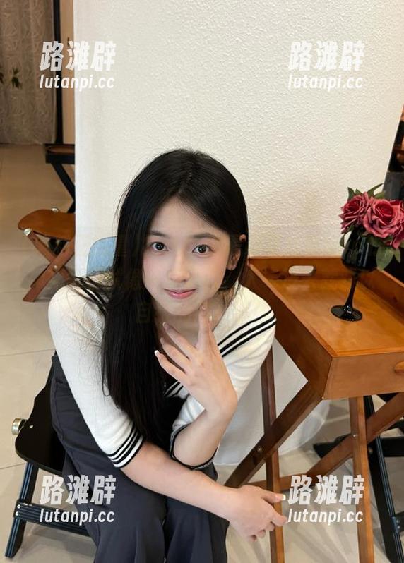 福利8.su黑料正能量app的神秘入口就像一扇大门，人一进去就难以自拔的那种嘛！
