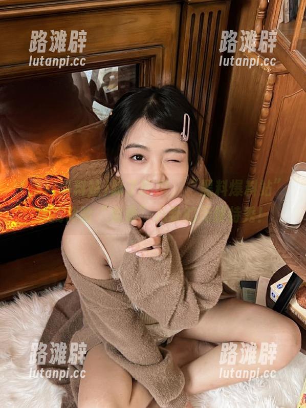 除了吃瓜，“黑料爆料站”让我体验“免费”八卦的无模特秀！