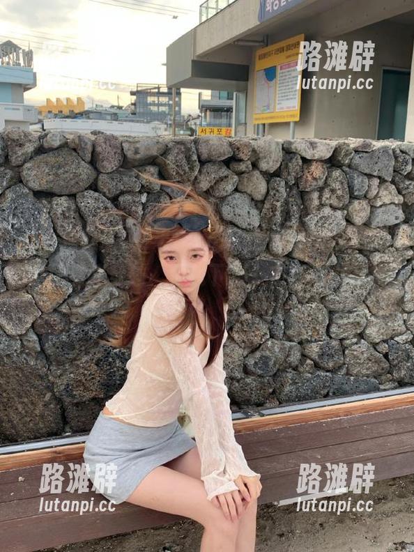 黑料社区 如果“xgua黑料社区”的传送门带我穿越,那我下次一定带上小零食!