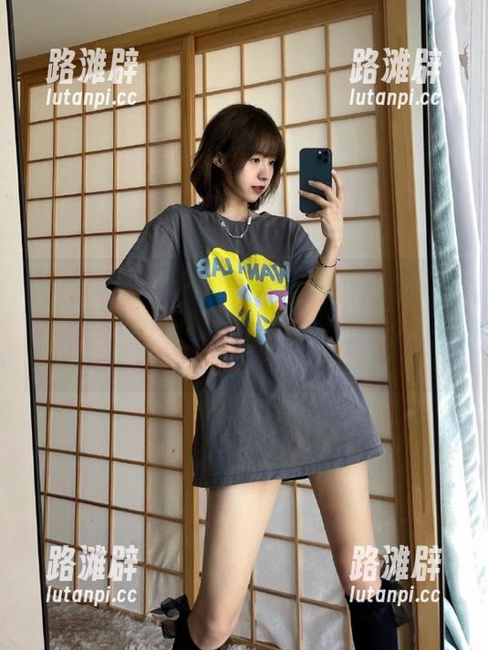 登录黑料社区，我的求生欲强烈要求随时刷新，居然有人要跟我分享他的瓜？