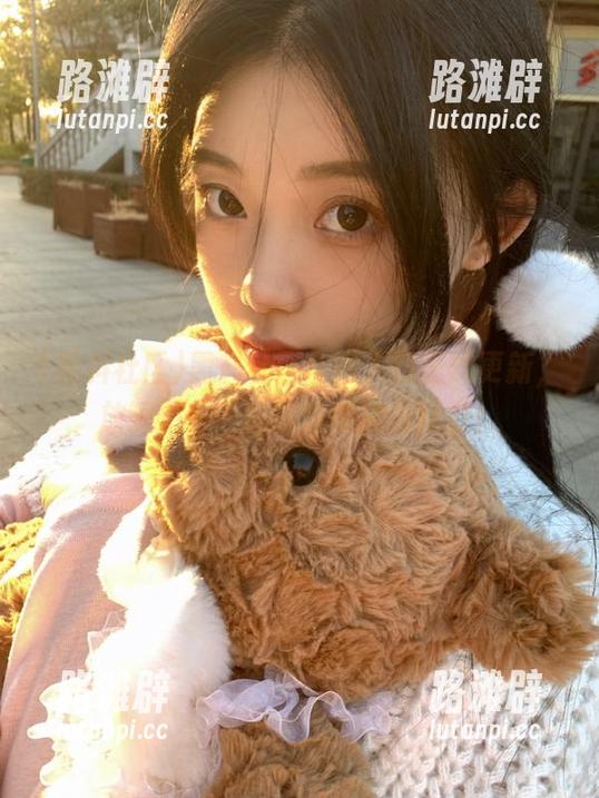 黑料社区官网入口正式更新，放眼望去，盲探也能成为网红！