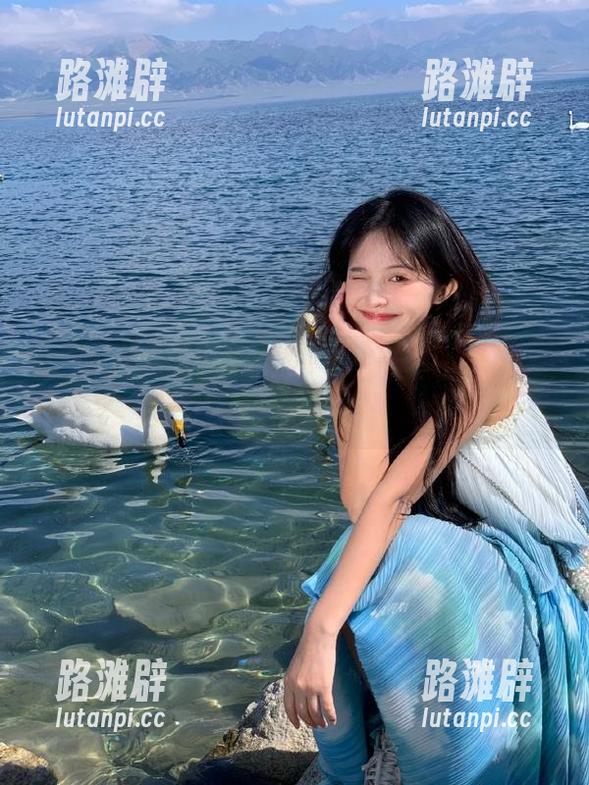 黑料社区网页：吃瓜也能当个全职工作，这波真前卫！