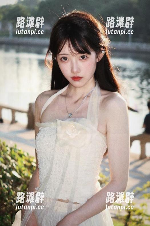 哦，黑料社正能量又更新了2025，永不迷路的瓜田里，咱这甜瓜长得可真快！