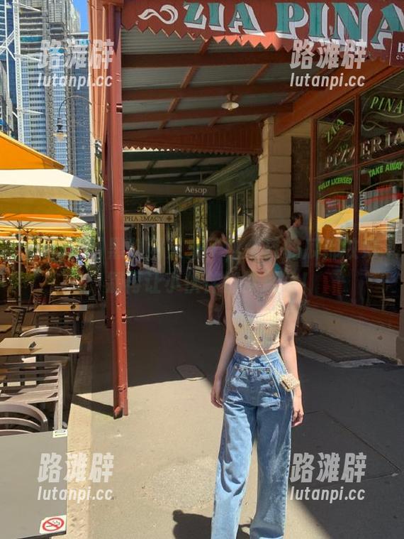 黑料网又来了，今日的瓜都收好，别再让小伙伴们撕耳朵！