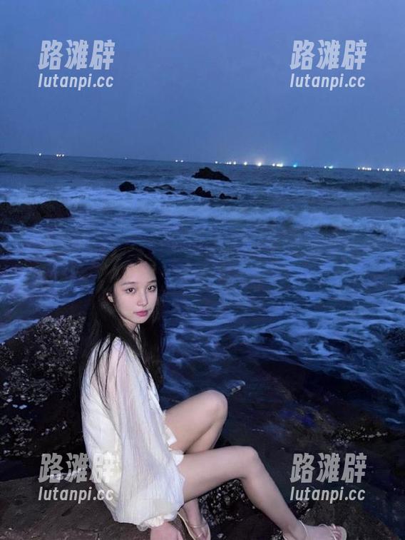 黑料网 “今日吃瓜网”上有啥新鲜热辣的?先来瞄瞄“黑料网”app的内幕!