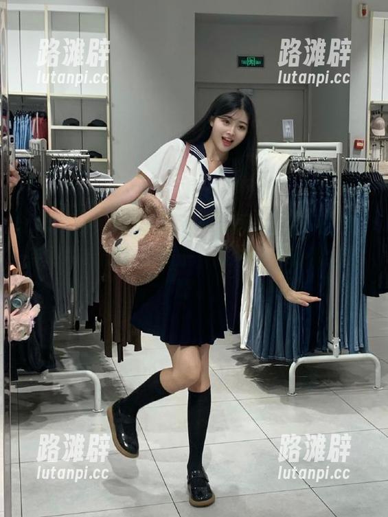 又到了黑料网今日黑料首页，看完链接后的心情复杂，就像翻滚的情绪发酵。