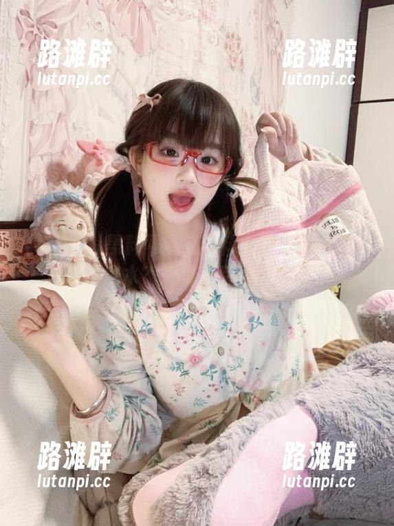 黑料网今日黑料首页：到底是清流还是浑水？观看之后我彻底懵了！