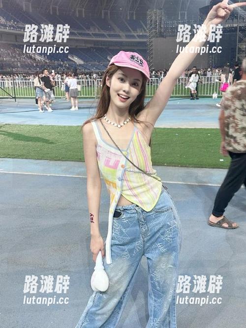 黑料网站 踩踏黑料网站官网,网红们真是长得好看,心里都有啥儿呢?