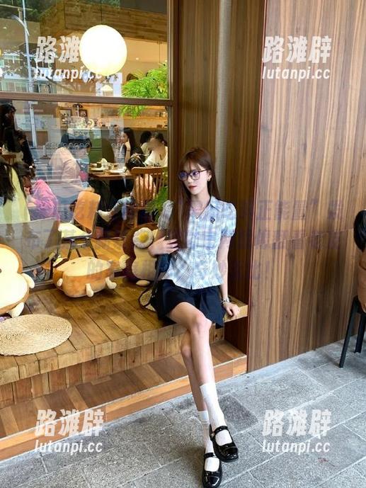“黑瓜吃料正能量”发布了某个新功能，登陆官网就像翻看老友的家庭相册，奇妙无比！